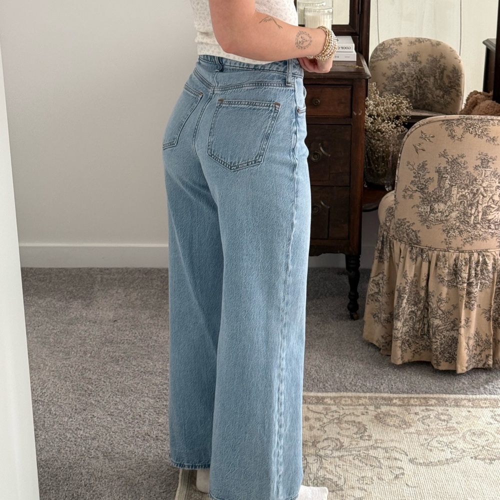 Abercrombie Women's HR Wide Leg Light Blue Jeans